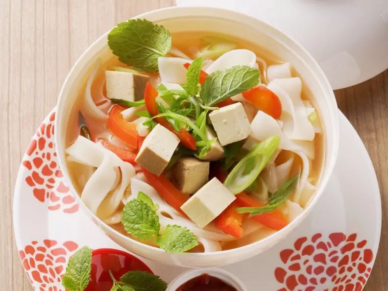 Asia-Suppe mit Reisnudeln