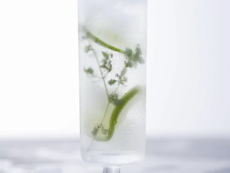 Thymian-Limonaden-Cocktail mit Wodka