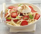 Pasta mit Frischkäse und Erdbeeren