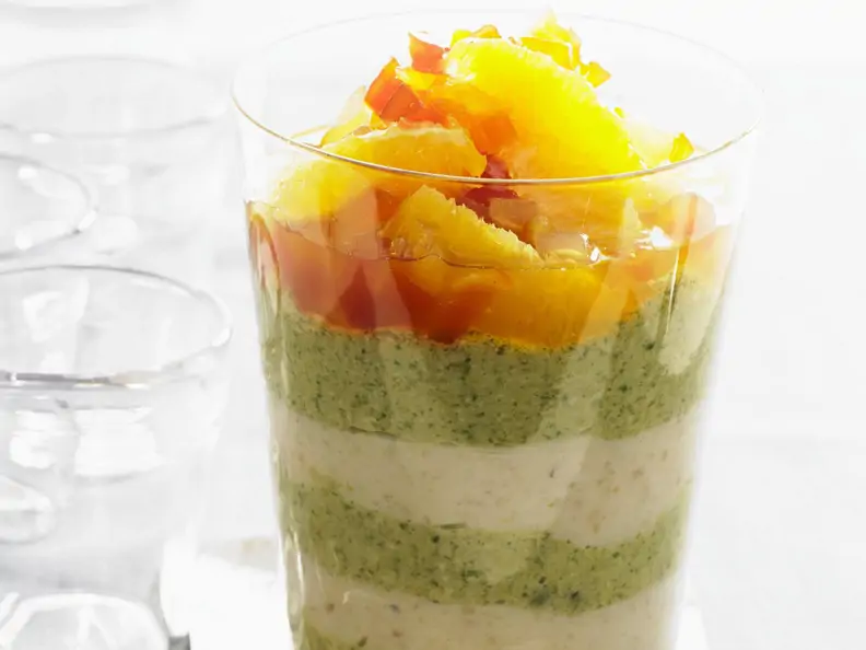 Mandel- und Pistazienmousse mit Zitrusfrüchte-Salat
