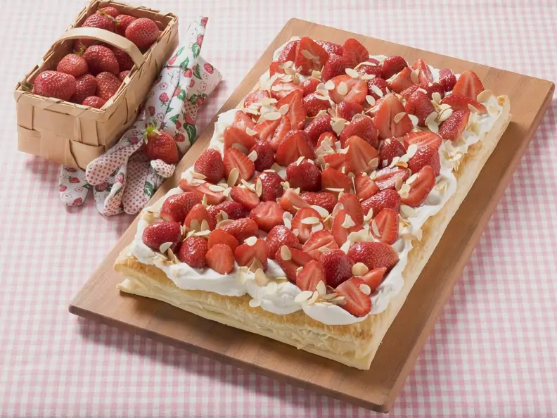 Erdbeerkuchen mit Blätterteigboden