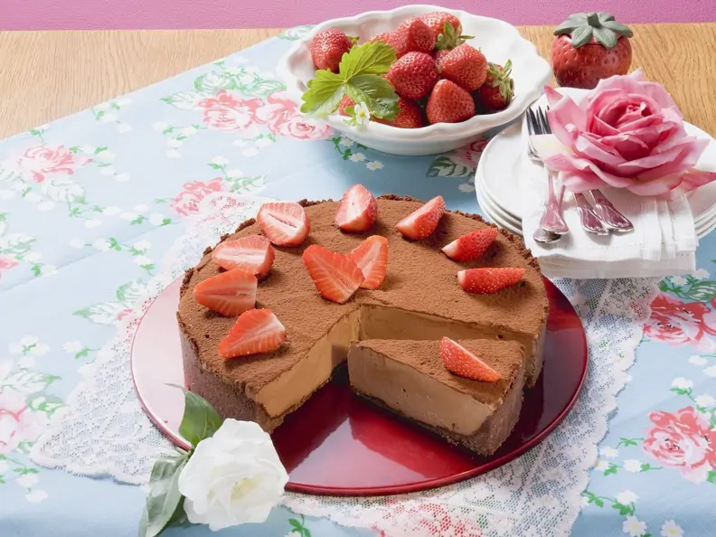Schokotorte mit Erdbeeren