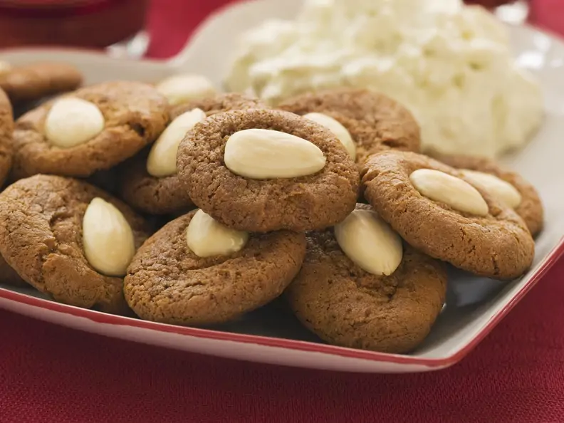 Mandeltaler mit Dip zu Weihnachten
