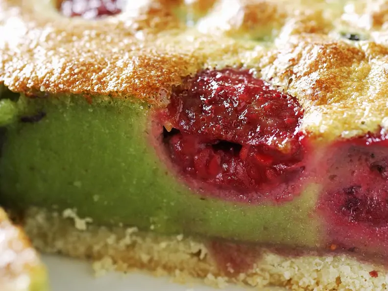 Pistazienkuchen mit Früchten