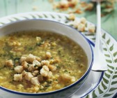 Rote-Linsen-Suppe mit Pastinaken und Croutons