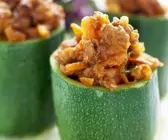 Zucchini mit Lammragout-Füllung