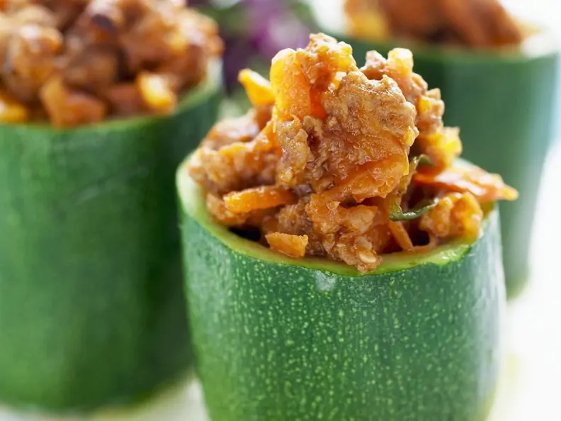 Zucchini mit Lammragout-Füllung