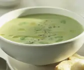 Cremige grüne Bohnensuppe