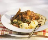 Ochsenschwanz mit Nudeln