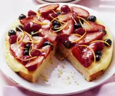 Zitronen-Quark-Kuchen mit Obst