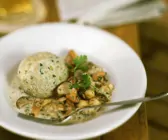 Semmelknödel mit Pilzragout