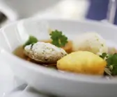 Brühe mit Klößchen