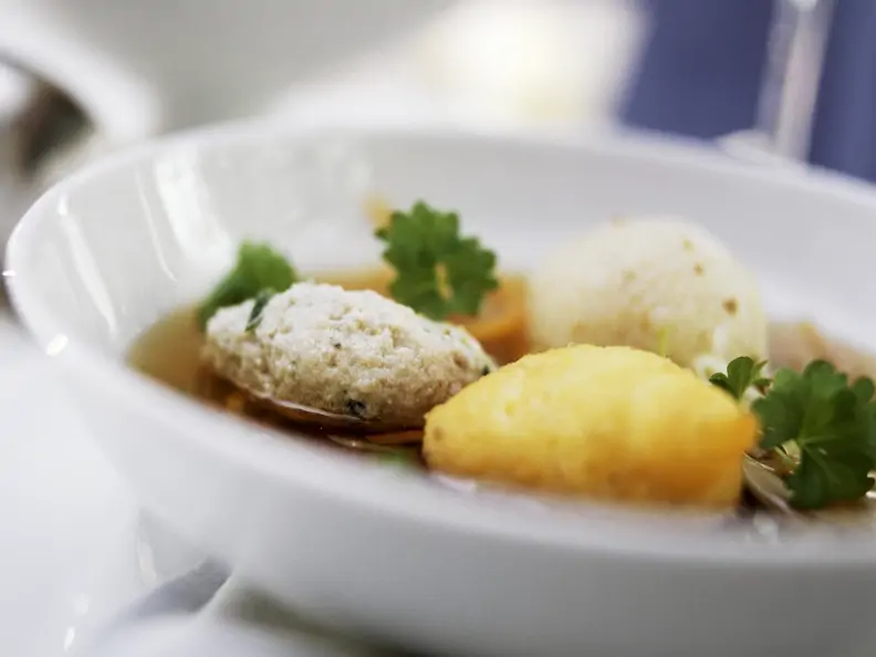 Brühe mit Klößchen
