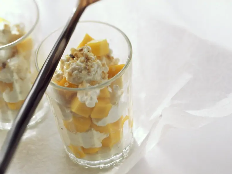Quark-Mango-Dessert mit Haferflocken