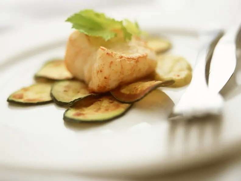 Seeteufelfilet mit Zucchinihobeln und Zucchinisoße