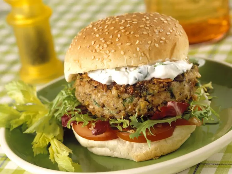 Vegi-Burger mit Quarkcreme