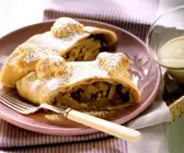Apfelstrudel mit Vanillesoße