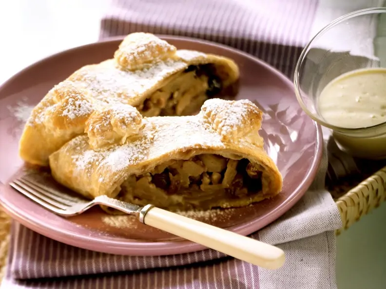 Apfelstrudel mit Vanillesoße