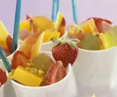 Früchtesalat mit Geleewürfeln