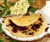 Holunderbeeren-Pfannkuchen mit Sesam