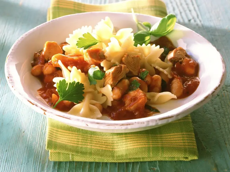 Pasta mit Thunfisch und weißen Bohnen