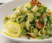 Tagliatelle mit Shrimps und Gemüse