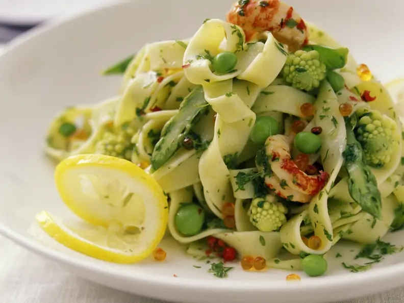 Tagliatelle mit Shrimps und Gemüse