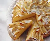 Möhren-Mandel-Kuchen mit Äpfeln