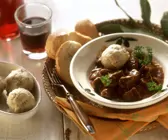 Gulasch mit Klößen
