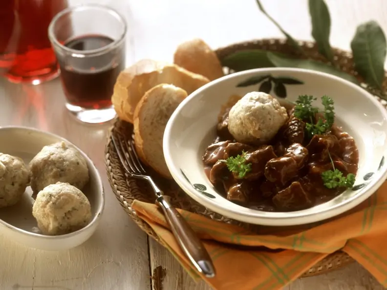 Gulasch mit Klößen