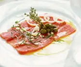 Schweinefilet-Carpaccio mit Kapern