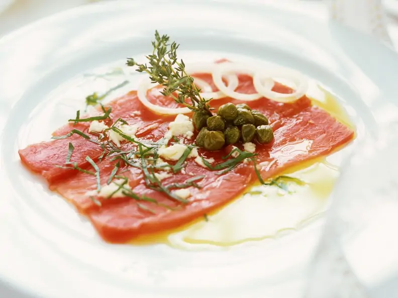 Schweinefilet-Carpaccio mit Kapern
