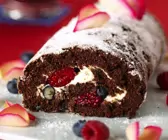 Schoko-Beeren-Roulade