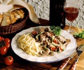 Rehragout mit Cocktailtomaten und Spätzle