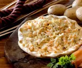Flammkuchen mit Lachs und Kartoffeln