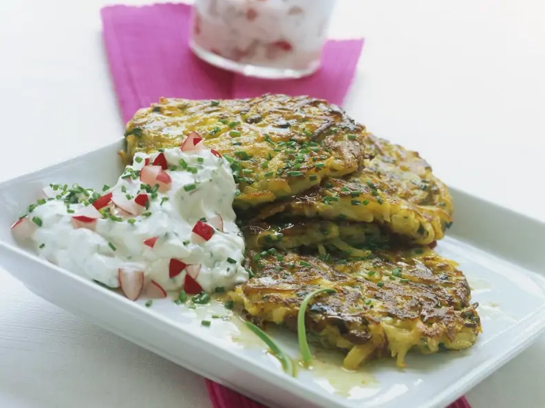 Kartoffel-Champignon-Puffer mit Radieschenquark