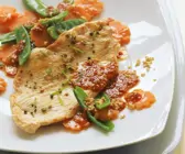 Putenbrust mit Gemüse und Chilidip