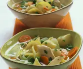 Hähnchentopf mit Kohlrabi, Nudeln und Zitrone