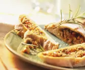 Teigtasche mit Paprika-Thunfisch-Füllung (Empanada)