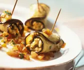 Auberginenrollen mit Tomatensoße