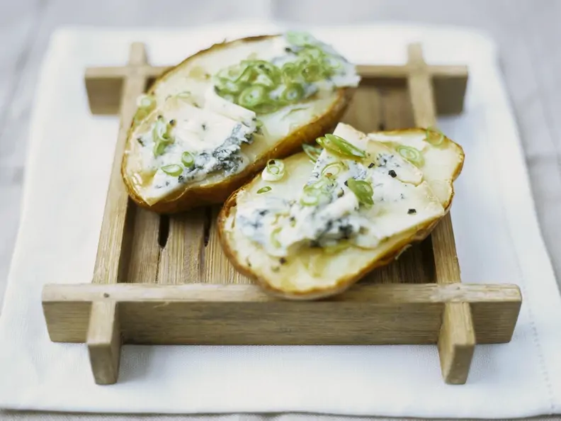 Kartoffeln mit Roquefort und Lauchzwiebeln
