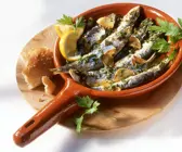 Sardinen mit Knoblauch und Kräutern