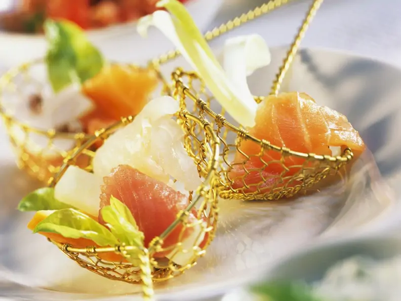 Fondue mit Gemüse und Fisch