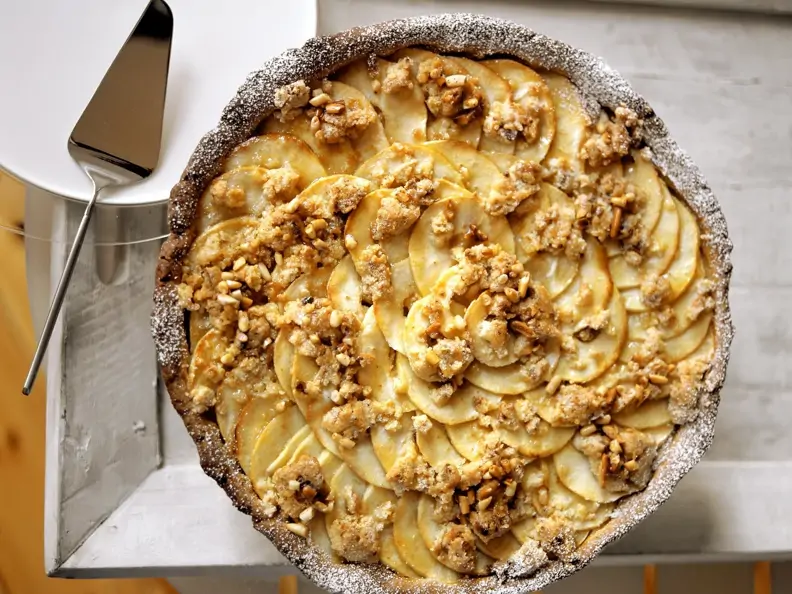 Apfelkuchen mit Pinienkernen