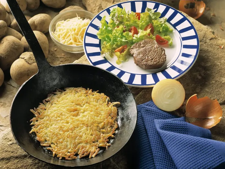 Hüftsteak mit Kartoffelrösti und Beilagensalat