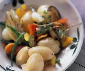 Gebratene Kartoffeln und Gemüse auf italienische Art