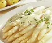 Weißer Spargel mit Sauce Hollandaise und Kartoffeln