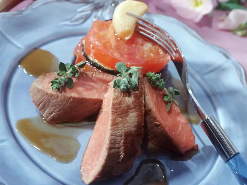 Lammrücken mit Sommergemüse