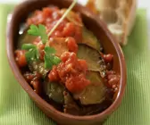 Auberginenscheiben mit Tomatensoße