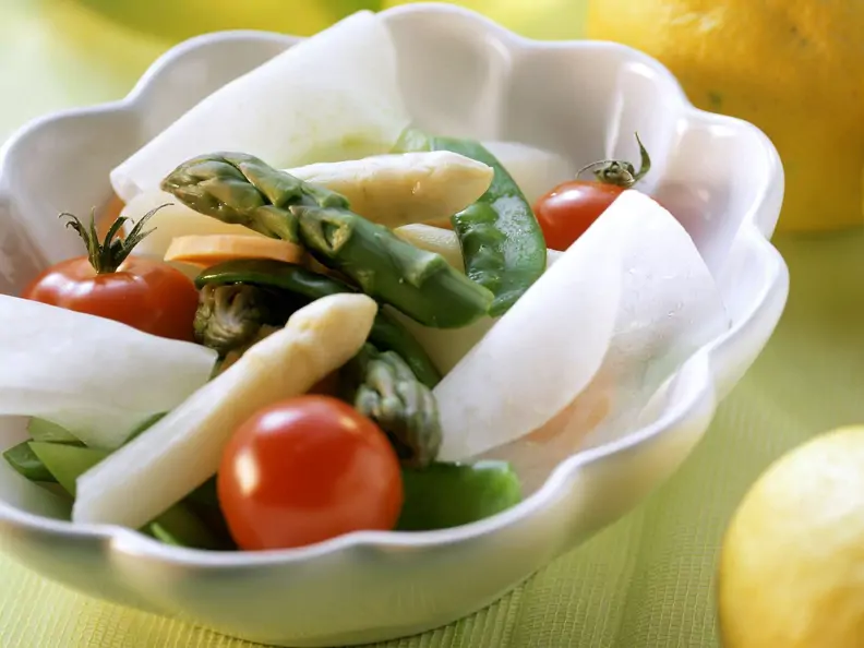 Zitronenfondue mit Spargel und Kohlrabi